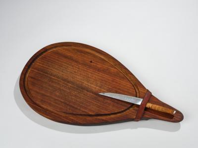 A walnut wood steak board with knife, model number 4305, Carl Auböck, Vienna, c. 1960 - Jugendstil e arte applicata del XX secolo