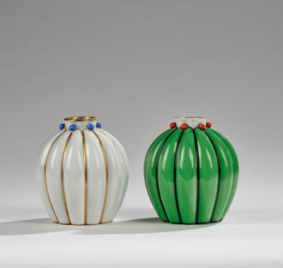 Wilhelm Veit, a pair vases “Bathilde”, designed in 1918, executed by Zeh, Scherzer & Co., Kunstabteilung Rehau, c. 1918-30 - Jugendstil e arte applicata del XX secolo