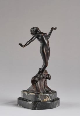 A. Titze, Bronzefigur eines weiblichen Aktes auf Meereswelle, wohl Wien, um 1900/10 - Jugendstil e arte applicata del XX secolo