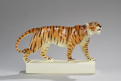 Adolphe-Jean Lavergne, a tiger, model number 3988, designed in around 1905/08, executed by Wiener Manufaktur Friedrich Goldscheider, by 1918 - Secese a umění 20. století