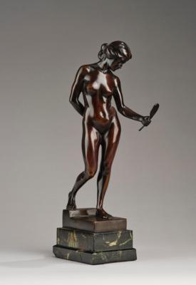 Artur Immanuel Löwental (Austria, 1879-1964), a bronze female nude figure with a mirror, c. 1920 - Jugendstil e arte applicata del XX secolo