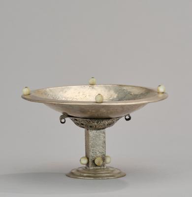 A centrepiece bowl with pearls and foot with raised decoration in the Secession style, c. 1900 - Secese a umění 20. století