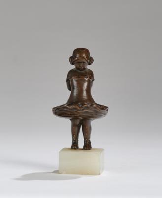 A bronze object of a girl with dress, c. 1900/1920 - Jugendstil e arte applicata del XX secolo