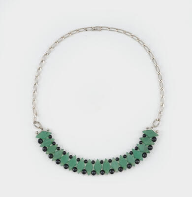 A sterling silver necklace with aventurine and onyx, France, 20th century - Jugendstil and 20th Century Arts and Crafts