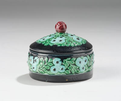 A lidded box, model number 1021, Vereinigte Wiener und Gmundner Keramik, 1913-23 - Jugendstil and 20th Century Arts and Crafts