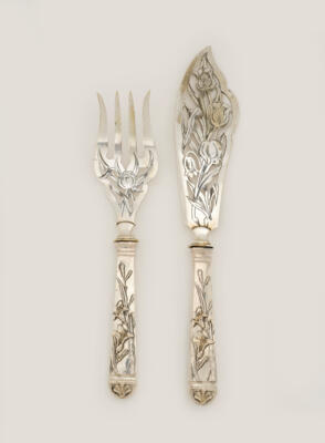 Fischvorlegegabel und Fischvorlegemesser mit Liliendekor aus Silber, Bruckmann  &  Söhne, Heilbronn, um 1900 - Jugendstil and 20th Century Arts and Crafts