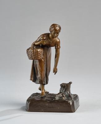 Franz Sautner (Böhmen 1872-1945 Rodaun bei Wien), Bronzefigur einer Dame beim Pilze sammeln, um 1910 - Kleinode des Jugendstils & Angewandte Kunst des 20. Jahrhunderts