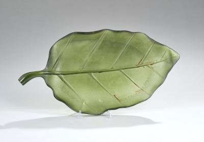 A large glass object in the form of a leaf (“Feuille Grand Modele, Herbier”) Daum, Nancy, c. 1945/75, in original cardboard - Secese a umění 20. století