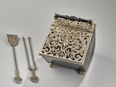 A coal scuttle with historicist decoration, with pliers and fork, c. 1900 - Jugendstil and 20th Century Arts and Crafts