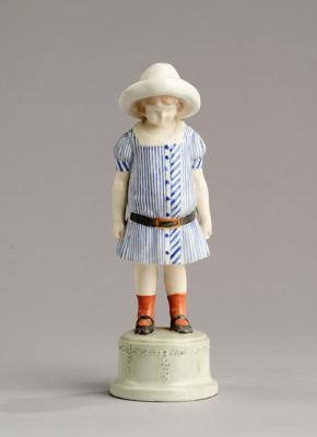 Perigot, a girl with a hat standing on a round base, model number 4558, designed in around 1913/14, Wiener Manufaktur Friedrich Goldscheider, by c. 1912 - Jugendstil e arte applicata del XX secolo