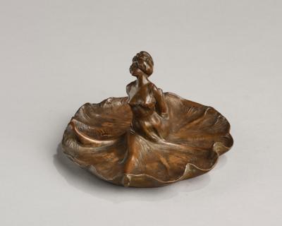 Schale aus Bronze in Form einer Tänzerin mit ausgebreitetem Rock, Artur Rubinstein, Wien, um 1910 - Kleinode des Jugendstils & Angewandte Kunst des 20. Jahrhunderts