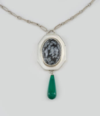 A silver necklace with moss agate and agate pendant, Vienna, c. 1920 - Secese a umění 20. století