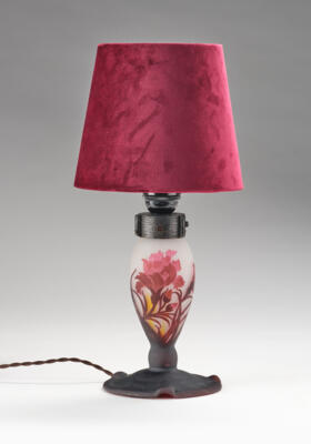 A table lamp with carnation decor, Muller Frères, Luneville, c. 1920 - Secese a umění 20. století