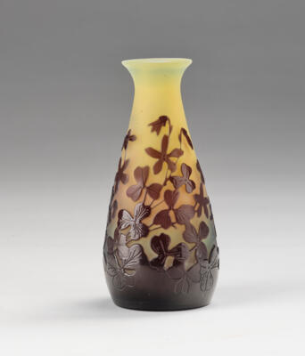 Vase mit Kleeblattdekor, Emile Gallé, Nancy, um 1920 - Kleinode des Jugendstils & Angewandte Kunst des 20. Jahrhunderts