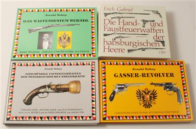 Konvolut Bücher - Antique Arms, Uniforms and Militaria