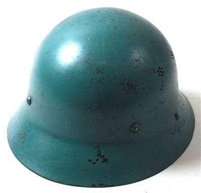 Stahlhelm unbestimmter Provenienz, - Antique Arms, Uniforms and Militaria