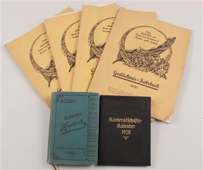 Konvolut von vier Broschüren, einem Kalender und einem Buch: - Armi d'epoca, uniformi e militaria