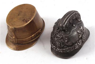 Konvolut von zwei Miniaturkopfbedeckungen aus Metall: - Antique Arms, Uniforms and Militaria