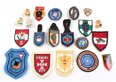Konvolut von 20 Abzeichen des österreichischen Bundesheeres der 2. Republik - Armi d'epoca, uniformi e militaria