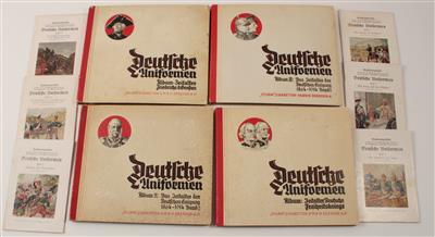 Konvolut von vier Sammelmappen 'Deutsche Uniformen' - Antique Arms, Uniforms and Militaria