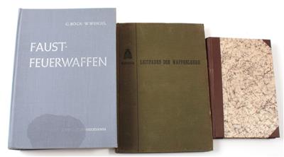 Konvolut Waffenliteratur, - Historische Waffen, Uniformen, Militaria