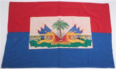 Flagge mit dem Staatswappen Haitis - Historische Waffen, Uniformen, Militaria