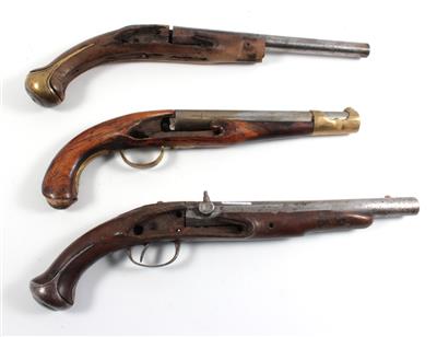 Konvolut von 3 österreichischen Kavallerie-Pistolenfragmenten der Muster 1744, 1770 und 1828, - Antique Arms, Uniforms and Militaria