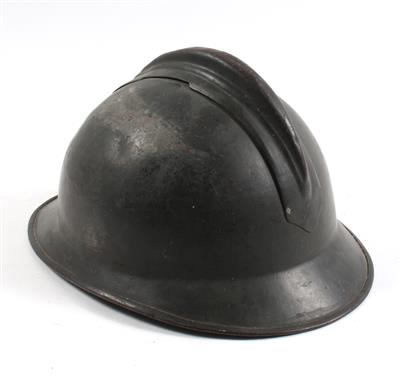 An Italian steel Adrian model helmet, - Starožitné zbraně