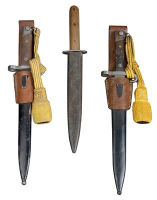 Konvolut, 3 Stück: - Antique Arms, Uniforms and Militaria