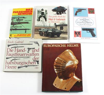A mixed lot of books, - Armi d'epoca, uniformi e militaria