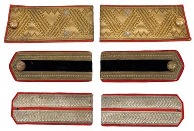 A mixed lot of three pairs of Imperial Russian shoulder straps, - Armi d'epoca, uniformi e militaria