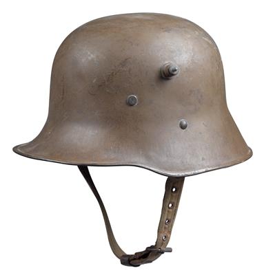 An Austrian steel helmet - Starožitné zbraně