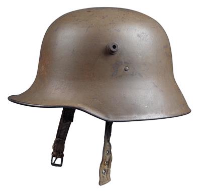 An Austrian steel helmet - Starožitné zbraně