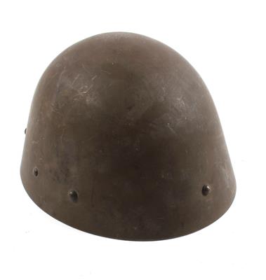 A Czechoslovakian steel helmet, - Antique Arms, Uniforms and Militaria