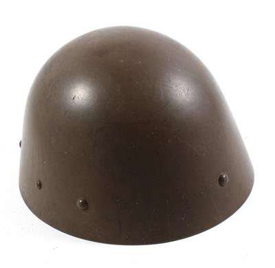 A Czechoslovakian steel helmet, - Antique Arms, Uniforms and Militaria