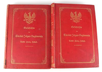 Zwei Bücher: - Antique Arms, Uniforms and Militaria