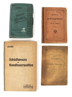 Bücher bzw Broschüren, 4 Stück, - Historische Waffen, Uniformen, Militaria - Schwerpunkt österreichische Gendarmerie und Polizei