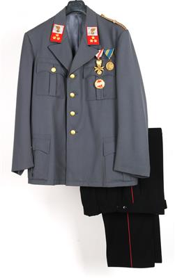 Uniformrock und Hose für einen Oberinspektor der österreichischen Gendarmerie, - Antique Arms, Uniforms and Militaria