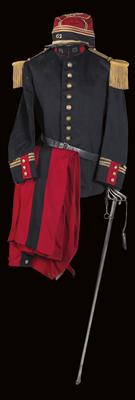 Komplette Uniform für einen Capitaine des 62. Infanterieregiments (Troisieme Republique 1870-1940), - Antique Arms, Uniforms and Militaria