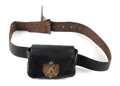 Patronentasche und Leibriemen aus schwarzem Leder, - Armi d'epoca, uniformi e militaria