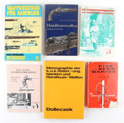 Konvolut von 9 Büchern zum Thema Waffentechnik: - Antique Arms, Uniforms and Militaria