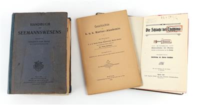 Konvolut von 2 Büchern und 1 Broschüre zum Thema k. u. k. Kriegsmarine: - Historische Waffen, Uniformen, Militaria