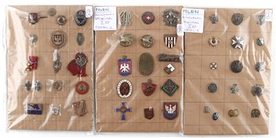 Konvolut von militärischen Kleinabzeichen bzw. Miniaturen, Republik Polen - Antique Arms, Uniforms and Militaria
