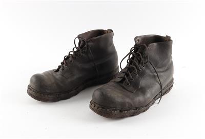 Paar militärische Bergschuhe der k. k. Landwehr oder des Bundesheeres der 1. Republik, - Historische Waffen, Uniformen, Militaria