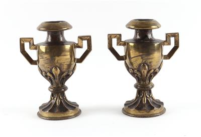 Ein Paar Kerzenleuchter gefertigt aus österr. Artillerie-Geschoßhülsen (datiert 1918) in Grabenarbeit (Trench-Art), - Armi d'epoca, uniformi e militaria