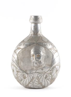 In Grabenarbeit (Trench-Art) ziselierte und getriebene russische Feldflasche - Armi d'epoca, uniformi e militaria