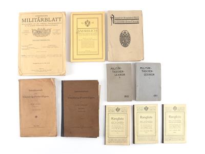 Konvolut von 10 Büchern und Broschüren zum Thema k. u. k. Reserveoffiziere bzw. Einjährig-Freiwillige: - Antique Arms, Uniforms and Militaria