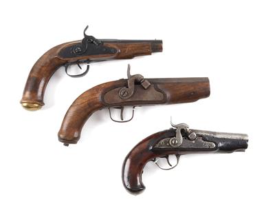 Konvolut von drei Perkussionspistolen, - Antique Arms, Uniforms and Militaria