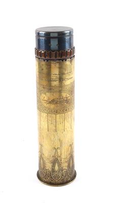 Ehrengeschenk in Form einer kunstvoll bearbeiteten Artillerie-Kartusche des 1. Weltkriegs, - Armi d'epoca, uniformi e militaria