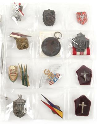 Konvolut von 22 polnischen Regiments- und Militärabzeichen, - Antique Arms, Uniforms and Militaria